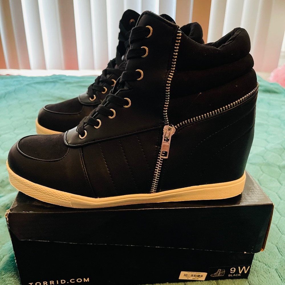 TORRID Sneaker Wedge Size 9 Wide